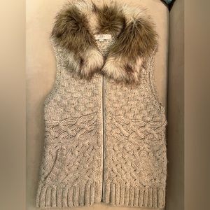 *Like New* LOFT Sweater Vest with Faux Fur Collar - Zipper - Size L